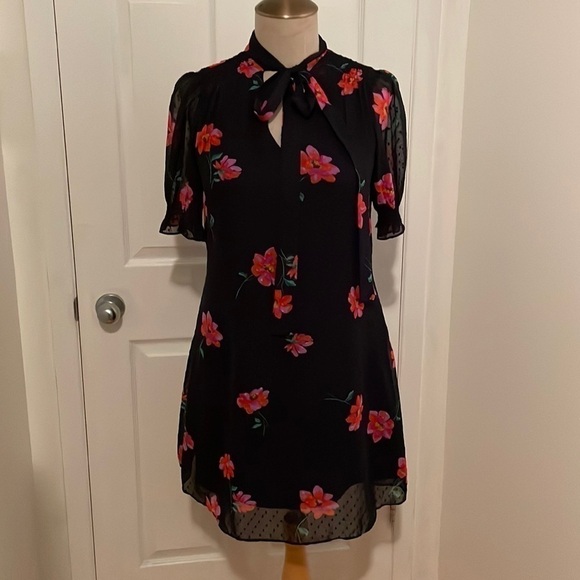 DKNY Dress Size 8 Navy Floral Chiffon Tie Neck Short Sleeve Swing Mini - Picture 11 of 14